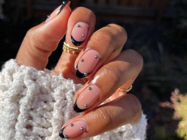 17 Black French Tip Manicures to Bring the Goth Revival Trend to Your  Fingertips