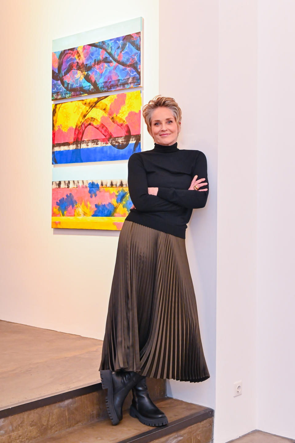 Sharon Stone 
Pre-Opening SHARON STONE: Totem in der Galerie Deschler
Berlin, 17.02.2024
Foto: Eva Oertwig / SCHROEWIG für Galerie DESCHLER

www.SCHROEWIG.com

SCHROEWIG News & Images
Uhlandstr. 134
D-10717 Berlin (Germany)

Fon +49 30 892 10 76
Fax +49 30 893 36 17
Mobil +49 157 80 35 69 28