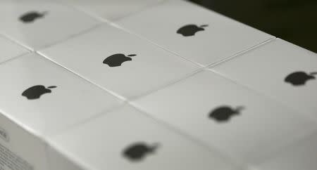 Apple logos are seen on boxes in a shop in Munich downtown, Germany, January 27, 2016. REUTERS/Michaela Rehle