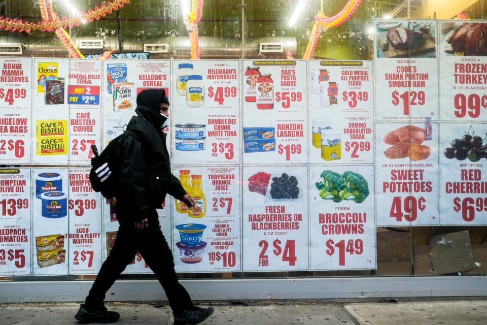 Die Inflation in den USA geht zurück. Sonderangebot in einem Supermarkt in New York City. - Copyright: Ziyu Julian Zhu/Xinhua via Getty Images