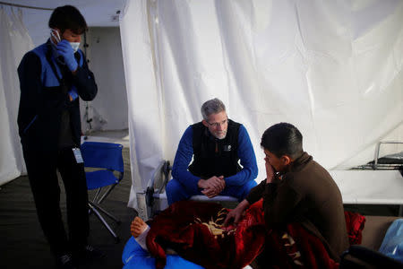 A wounded Iraqi receives treatment at the emergency field hospital which is run by the US Christian charity Samaritan's Purse, eastern Mosul, Iraq March 22, 2017. Picture taken March 22, 2017. REUTERS/Suhaib Salem