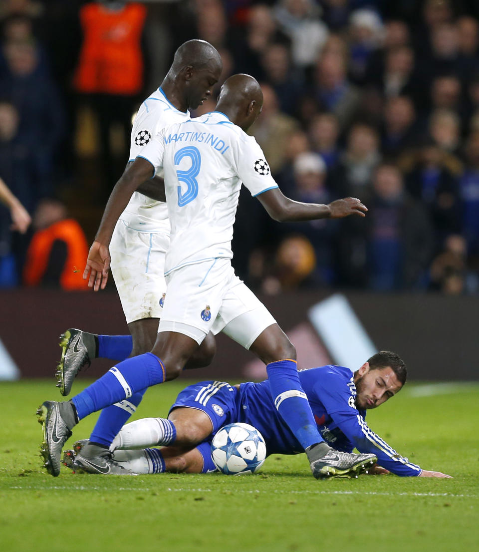 Football Soccer - Chelsea v FC Porto - UEFA Champions League Group Stage - Group G - Stamford Bridge, London, England - 9/12/15 Chelsea's Eden Hazard in action with Porto's Giannelli Imbula and Bruno Martins Indi Reuters / Eddie Keogh Livepic EDITORIAL USE ONLY.