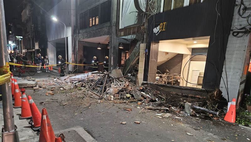 建管處請台北市建築師公會協助現勘結構安全，後續會再釐清倒塌原因。（圖／翻攝畫面）