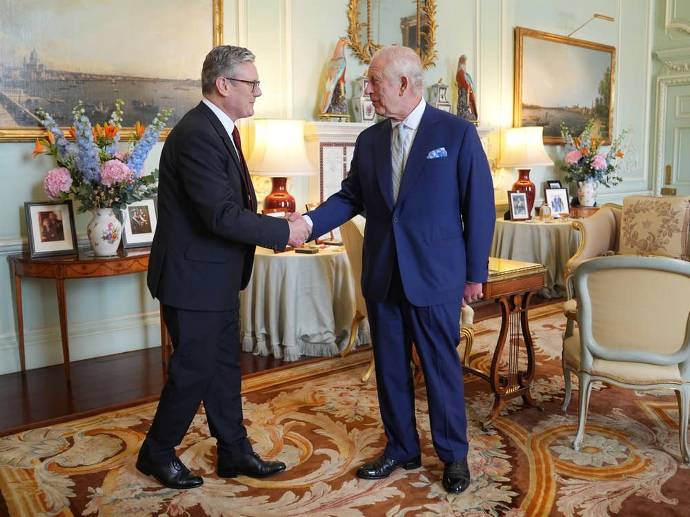 König Charles und Keir Starmer bei dem Treffen im Buckingham Palast. (Bild: imago images/UPI Photo)