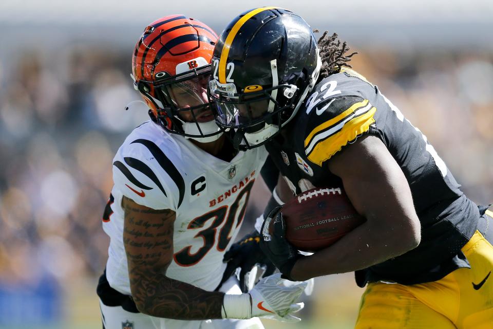 Pittsburgh Steelers running back Najee Harris (22) collides with Cincinnati Bengals free safety Jessie Bates (30) on a run in the second quarter of the NFL Week 3 game between the Pittsburgh Steelers and the Cincinnati Bengals at Heinz Field in Pittsburgh on Sunday, Sept. 26, 2021. The Bengals led 14-7 at halftime. 