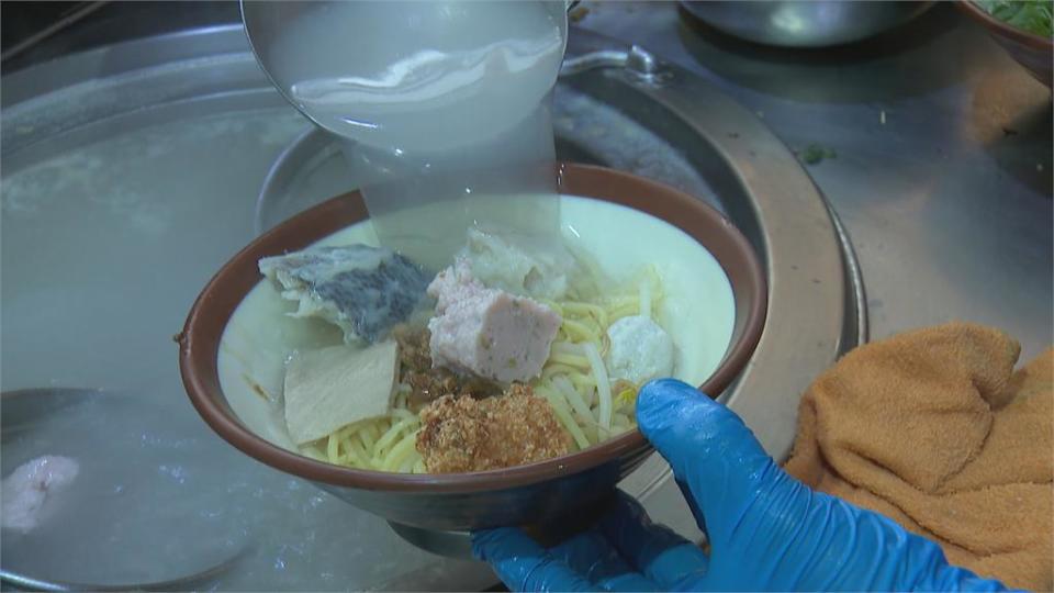 「火城麵」搭配狗母魚酥　蔡英文也聞香下馬