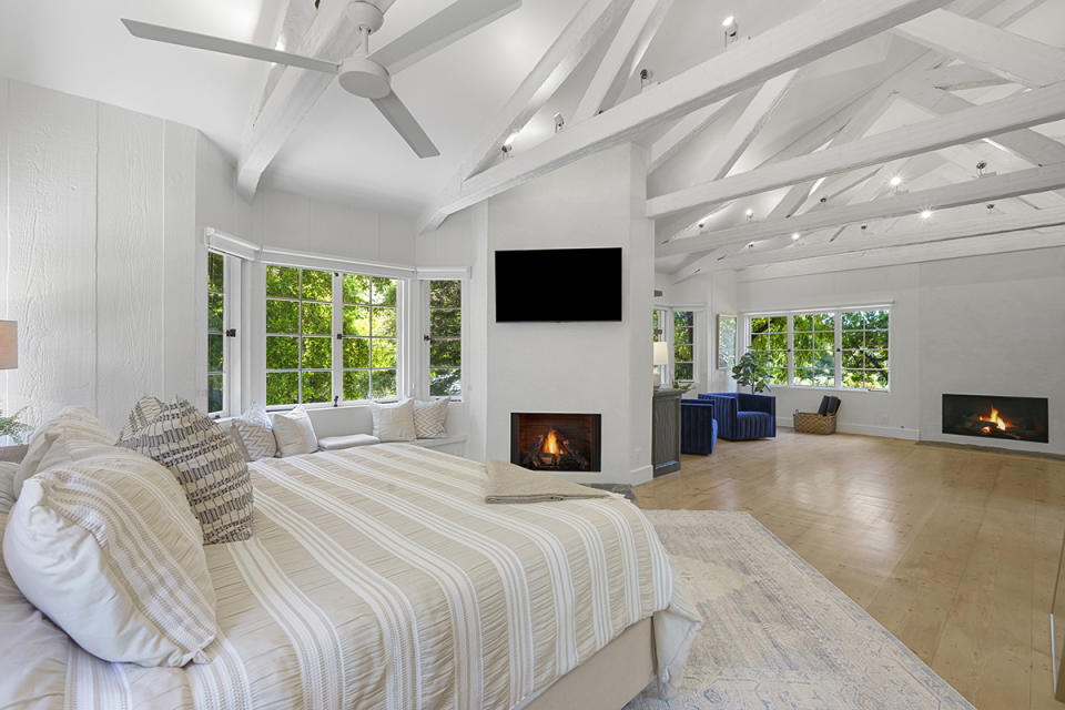 Primary bedroom at 9477 Gloaming Dr in Beverly Hills