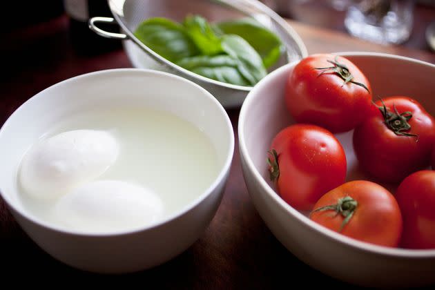 Fresh mozzarella in its liquid. (Photo: Tobias Titz via Getty Images)