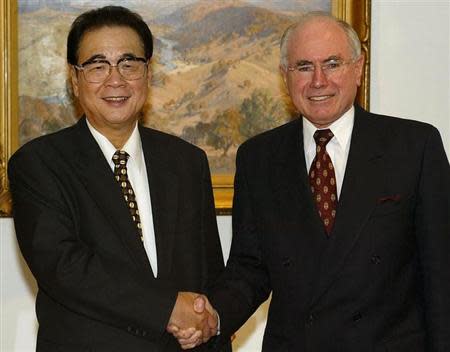Li Peng, Chairman of the National Congress of the People's Republic of China (L), meets with Australian Prime Minister John Howard at the Parliament House in Canberra September 16, 2002. REUTERS/Greg Wood/Pool