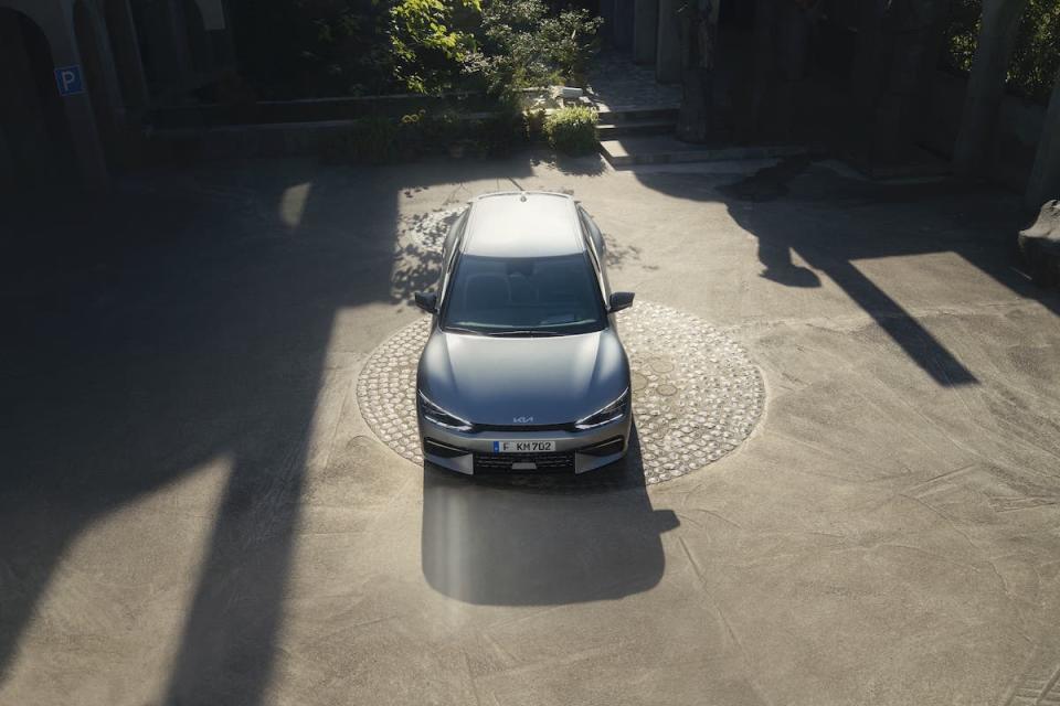 1. Kia純電智慧跨界休旅The EV6，10月以197輛領牌佳績榮奪國內電動車市場單月銷售冠軍。.jpg