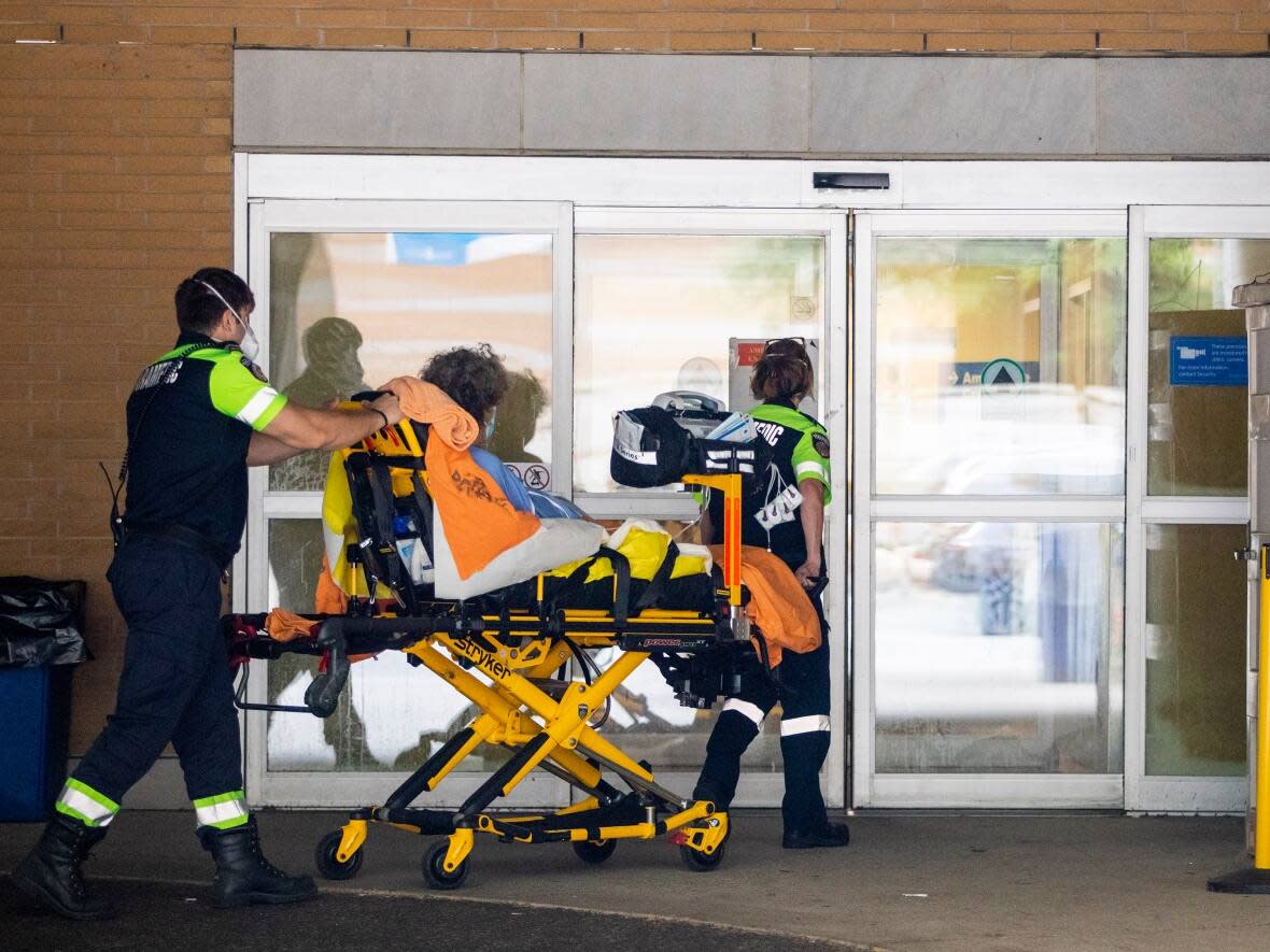 University Hospital Network staff were informed Thursday that Toronto General Hospital's emergency department was at capacity.  (Carlos Osorio/CBC - image credit)