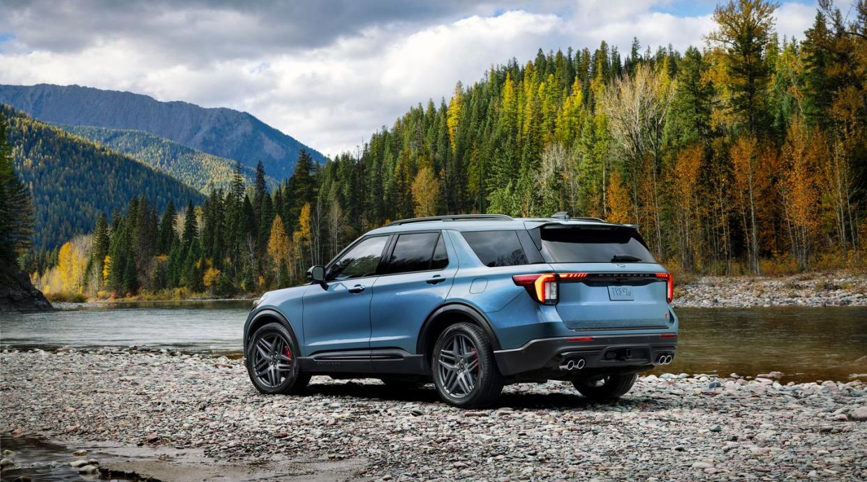 2025 ford explorer st rear