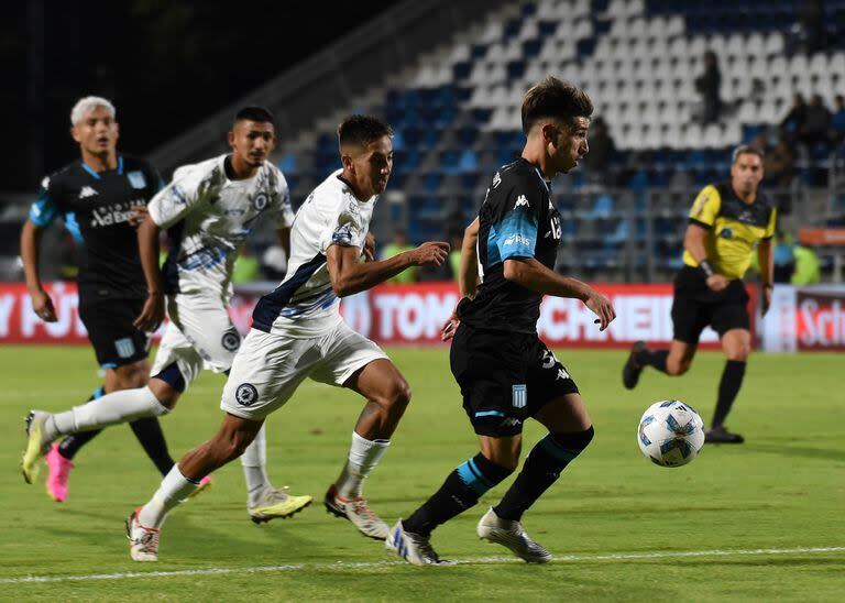 Después de un arranque con dudas, Racing logró destrabar el duelo contra San Martín