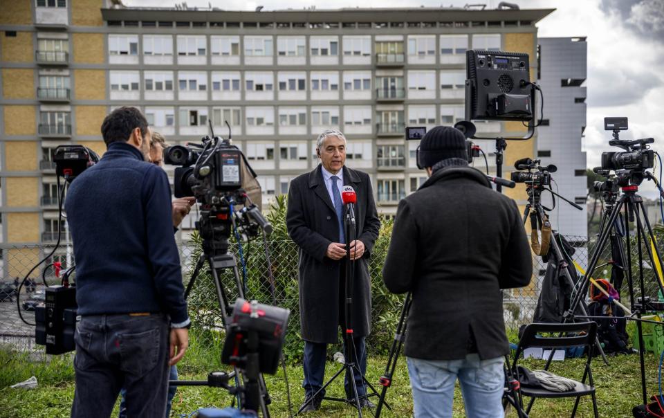 Journalists and reporters outside the Policlinico A. Gemelli Hospital, where the Pope is being treated - Antonio Masiello/Getty Images