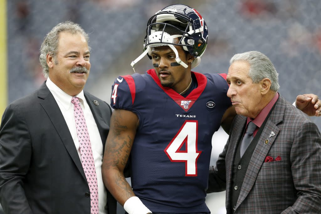 Deshaun Watson #4 of the Houston Texans, Cal McNair Chariman and CEO of the Houston Texans and Arthur Blank Owner of the Atlanta Falcons talk before the game at NRG Stadium on October 6, 2019 in Houston, Texas. (Photo by Tim Warner/Getty Images)
