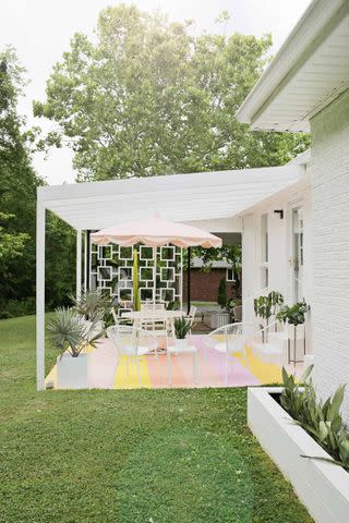 <p><a href="https://abeautifulmess.com/mid-century-pergola-diy/" data-component="link" data-source="inlineLink" data-type="externalLink" data-ordinal="1">A Beautiful Mess</a></p>