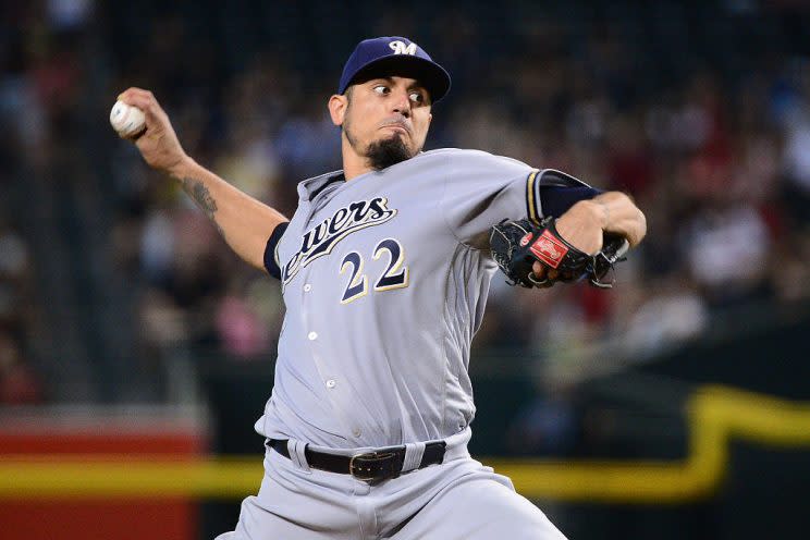 PHOENIX, AZ - AUGUST 06: Matt Garza #22 of the Milwaukee Brewers delivers a pitch during the first inning against the Arizona Diamondbacks at Chase Field on August 6, 2016 in Phoenix, Arizona. (Photo by Jennifer Stewart/Getty Images)