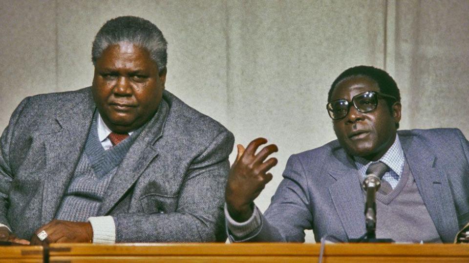 Robert Mugabe (R) and Joshua Nkomo (L)