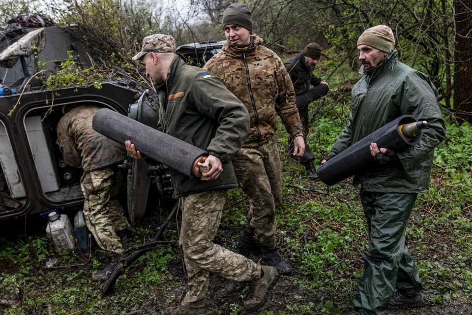 Ukraine soldiers ammunition artillery