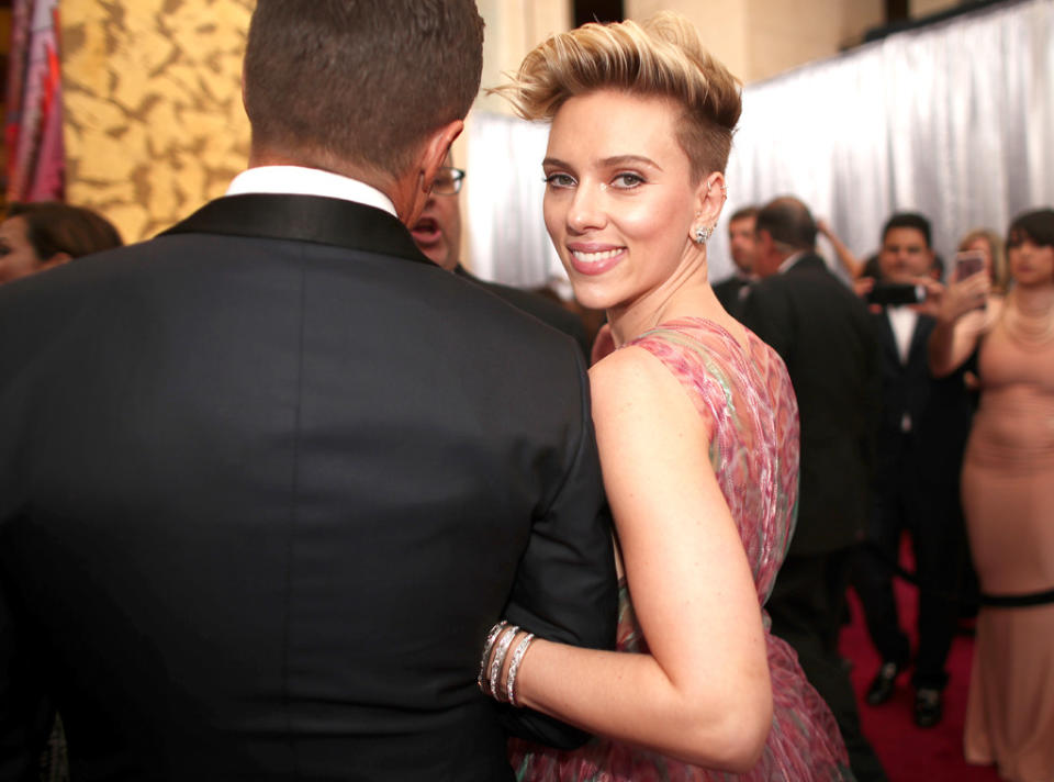 Son muchos los rostros que han sucumbido a la tiranía del bisturí, pero hay casos como el Scarlett Johansson en los que se han conseguido muy buenos resultados. (Foto: Getty)