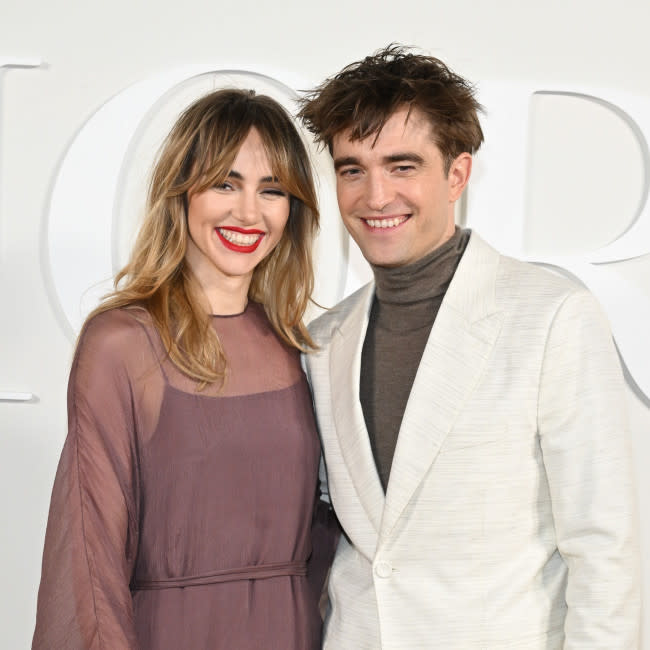 Suki Waterhouse y Robert Pattinson credit:Bang Showbiz