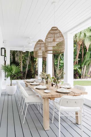 <p>Design by <a href="https://www.calimiahome.com/sunset-island-v2" data-component="link" data-source="inlineLink" data-type="externalLink" data-ordinal="1">Calimia Home</a> / Photo by Jeanne Canto</p>