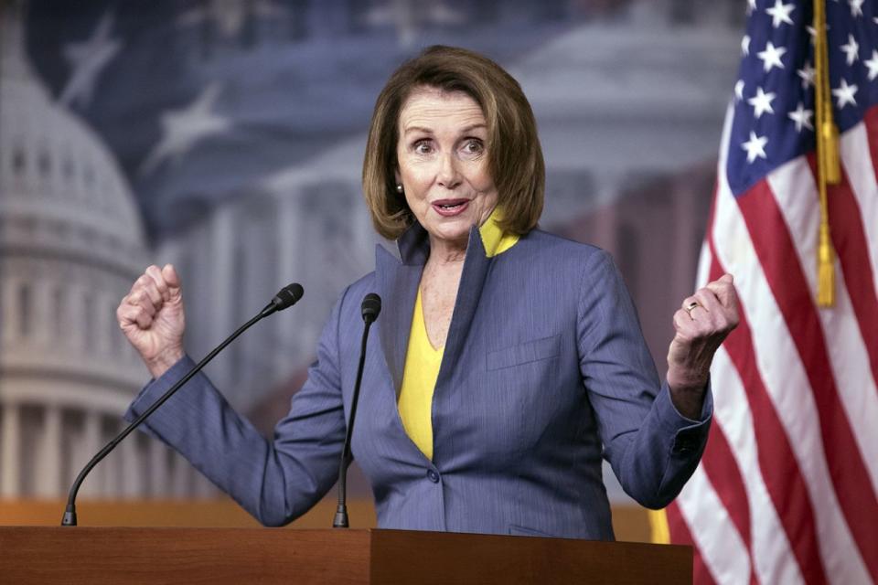 <p>Nancy Pelosi, die Minderheitsführerin im Repräsentantenhaus der Vereinigten Staaten, spricht in einer Pressekonferenz über die geplante Gesundheitsreform von Donald Trump. (Bild: Michael Reynolds/EPA) </p>