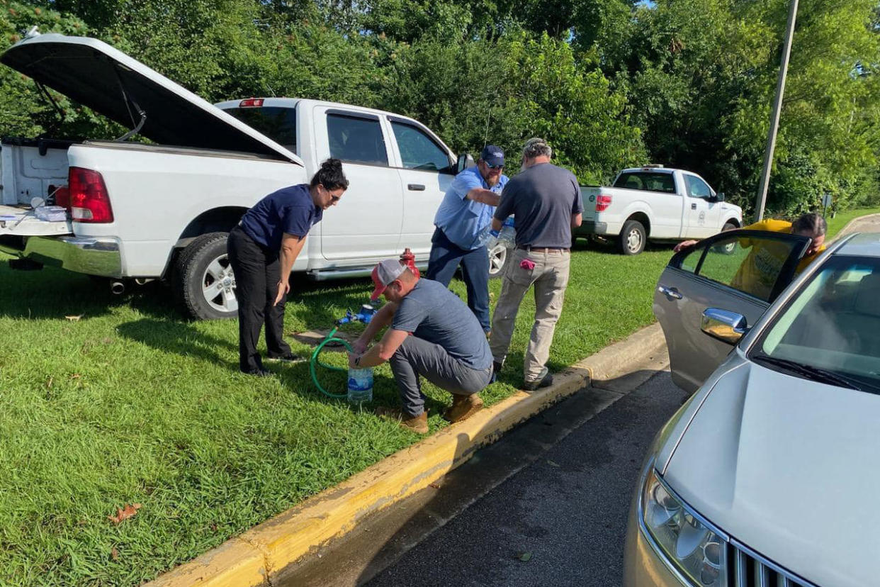 Staff from the City of Germantown's Engineering Department and the Town of Collierville provide residents with potable water at Bailey Station Elementary School in Collierville, Tenn. (City of Germantown)