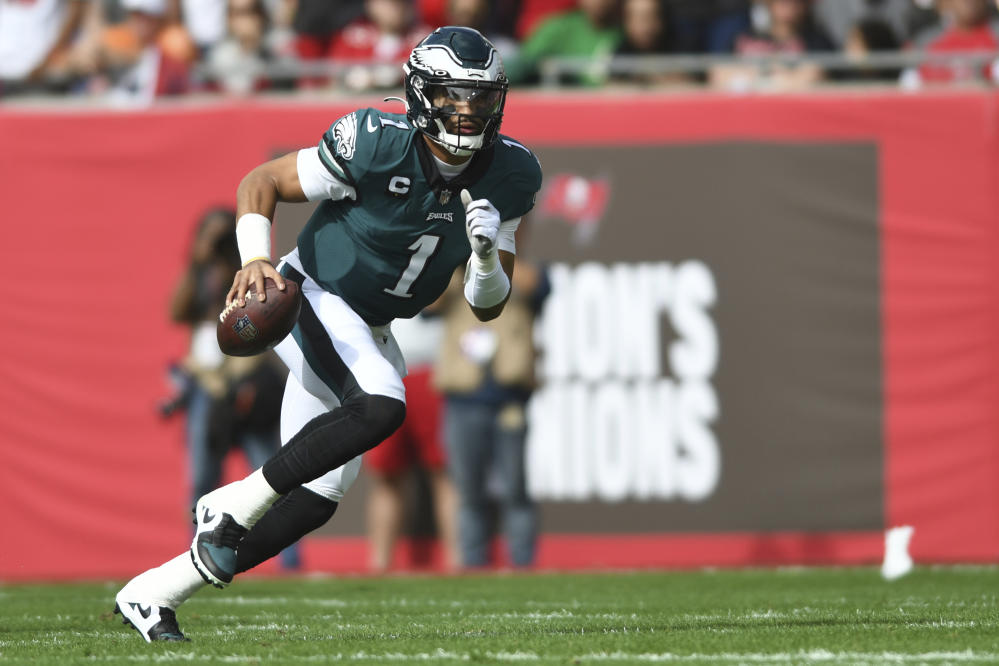 Jalen Hurts throws for TD, runs for another as Eagles thump Buccaneers  25-11 to remain unbeaten - Hawaii Tribune-Herald