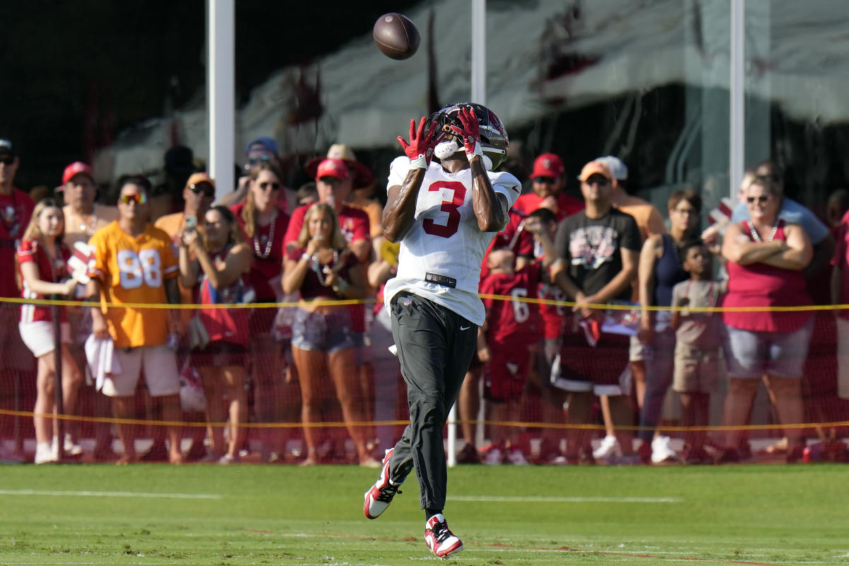 Buccaneers WR Russell Gage Carted Off With Non-Contact Injury