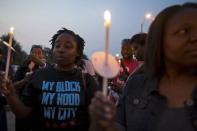 People gather for a candlelight vigil against gun violence in the Englewood neighborhood in Chicago, Illinois, United States, July 3, 2015. REUTERS/Jim Young