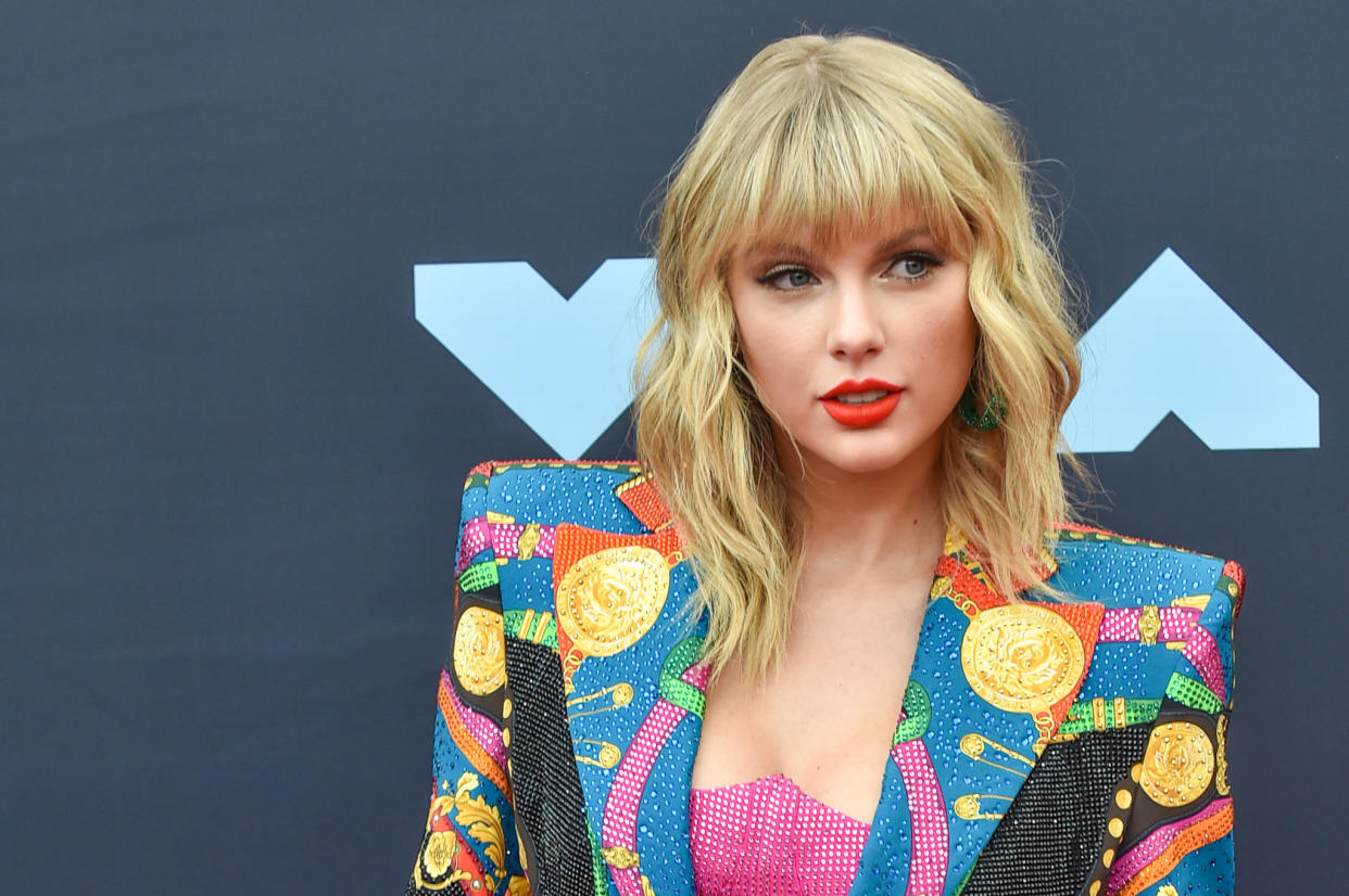 A photo of Taylor Swift wearing a multi-coloured Versace jacket on the red carpet at the 2019 MTV Video Music Awards at the Prudential Center on August 26, 2019 in Newark, NJ, USA.
