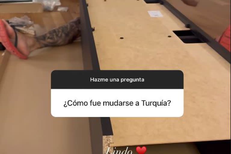 Mauro Icardi armando muebles para su nueva casa en Estambul, Turquía