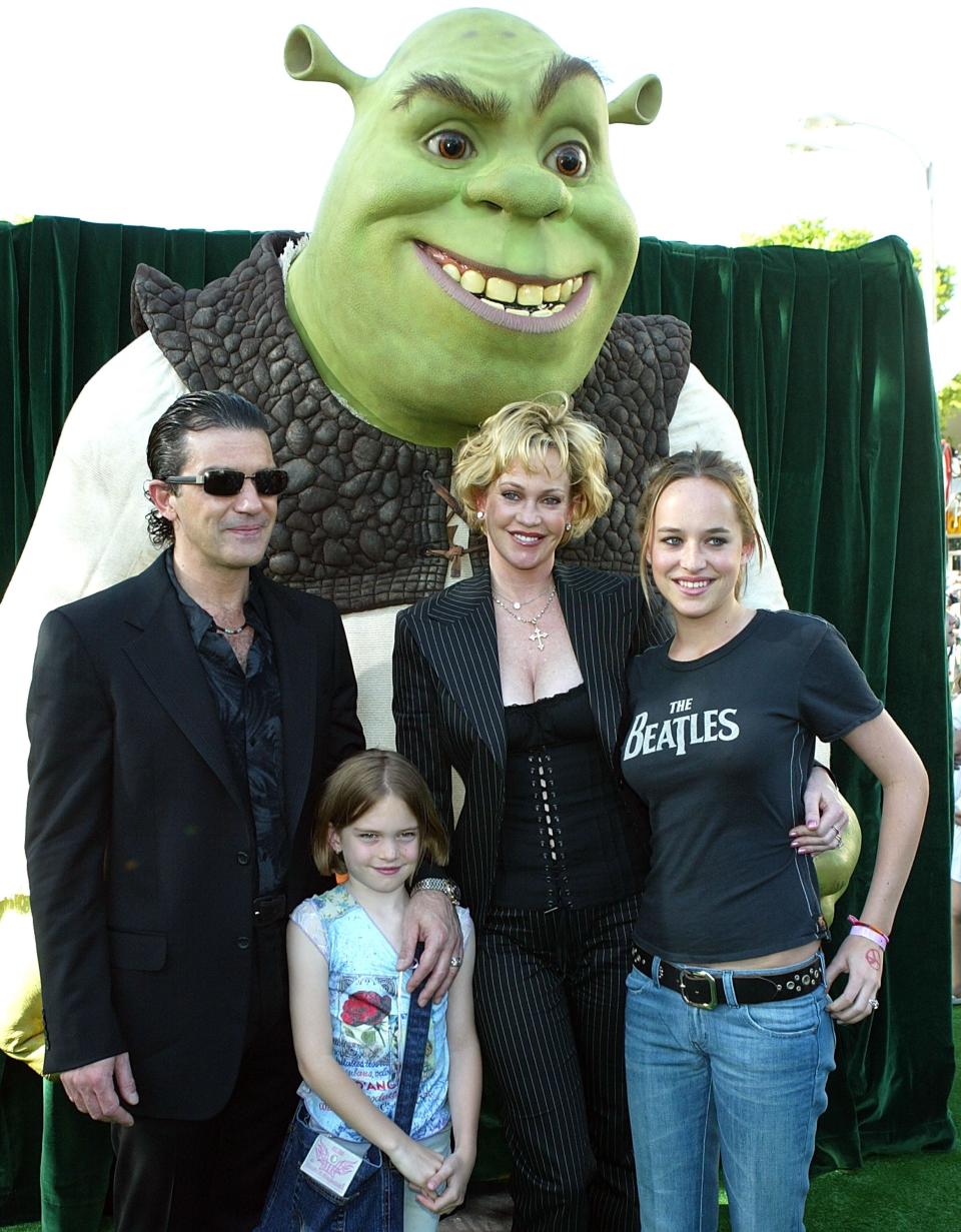Antonio Banderas, Melanie Griffith, Dakota Johnson, nd Stella Banderas 'Shrek 2' premiere