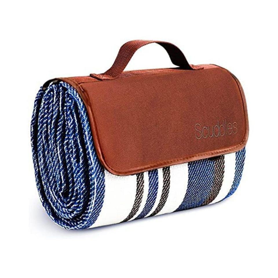 3) Scuddles Roll-Up Outdoor Blanket