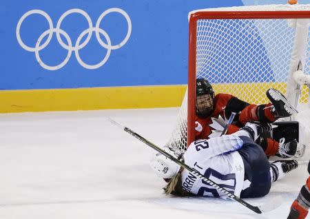 Ice Hockey – Pyeongchang 2018 Winter Olympics – Women Preliminary Round Match - U.S. v Canada - Kwandong Hockey Centre, Gangneung, South Korea – February 15, 2018 - Hannah Brandt of the U.S. (20) and Canada's Meaghan Mikkelson slide into the net. REUTERS/David W Cerny