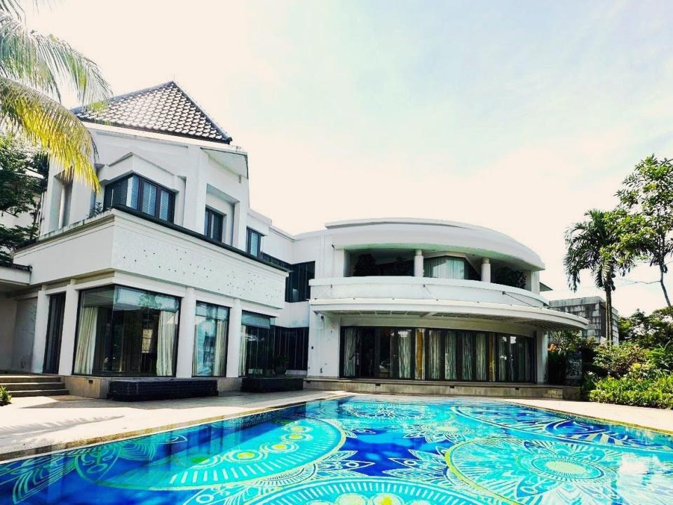 A Tanglin Hill GCB belonging to former oil tycoon Lim Oon Kuin, better known as OK Lim, is for sale for 43 million Singapore dollars.