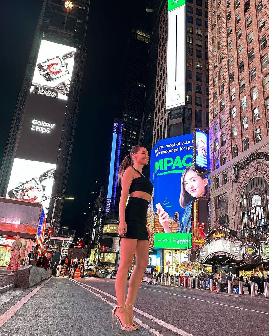 Pampita enloqueció a sus fanáticos al caminar en el Time Square (Foto: Instagram/@pampitaoficial)