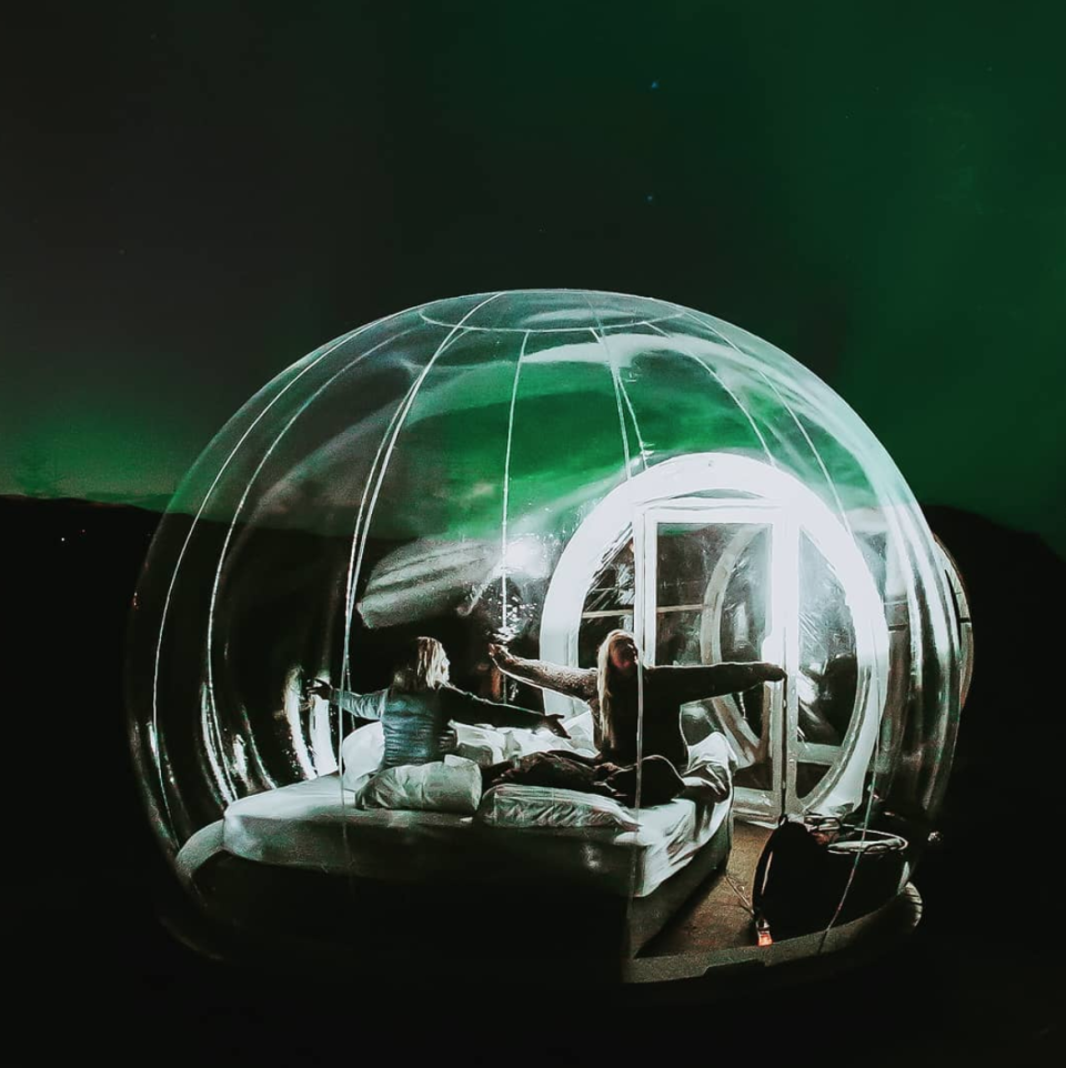 Unter Nordlichtern in einer Seifenblase (Bild: Instagram/bubbleiceland)