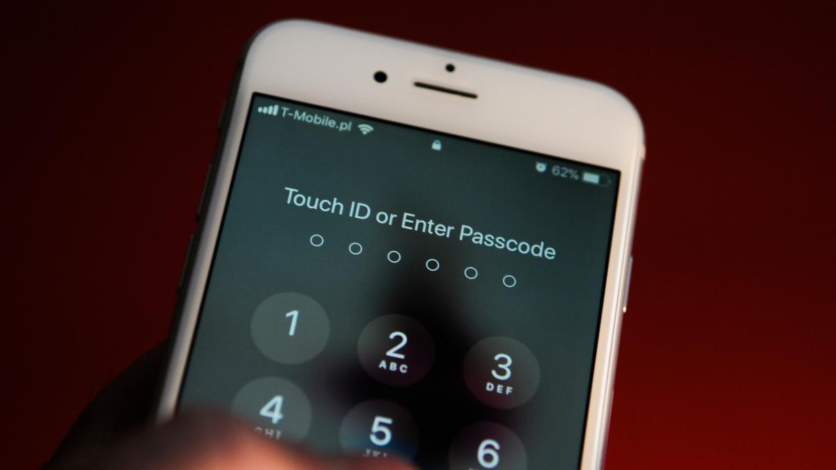 Z raportu dowiadujemy się, że złodzieje Apple iPhone używają prostej sztuczki, aby ukraść wszystko