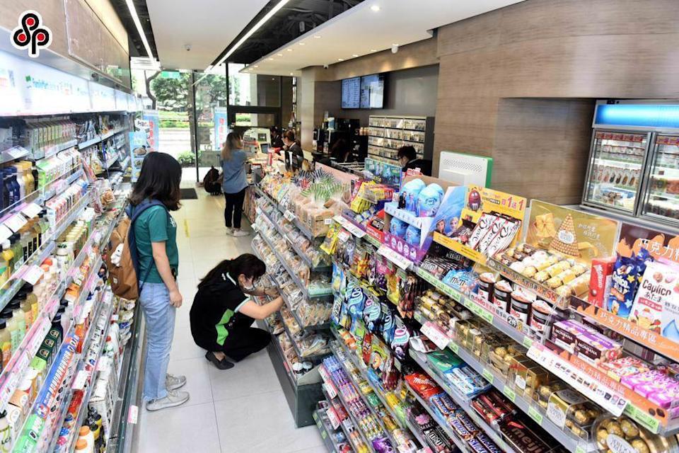 超商內飲料琳瑯滿目，但除了酒精類以外，還有許多不適合小朋友喝的飲料藏在其中。（示意圖，與內文無關／報系資料照）