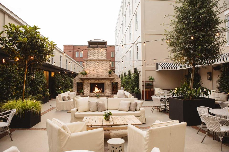 Outdoor dining area at the hotel Emeline in Charleston