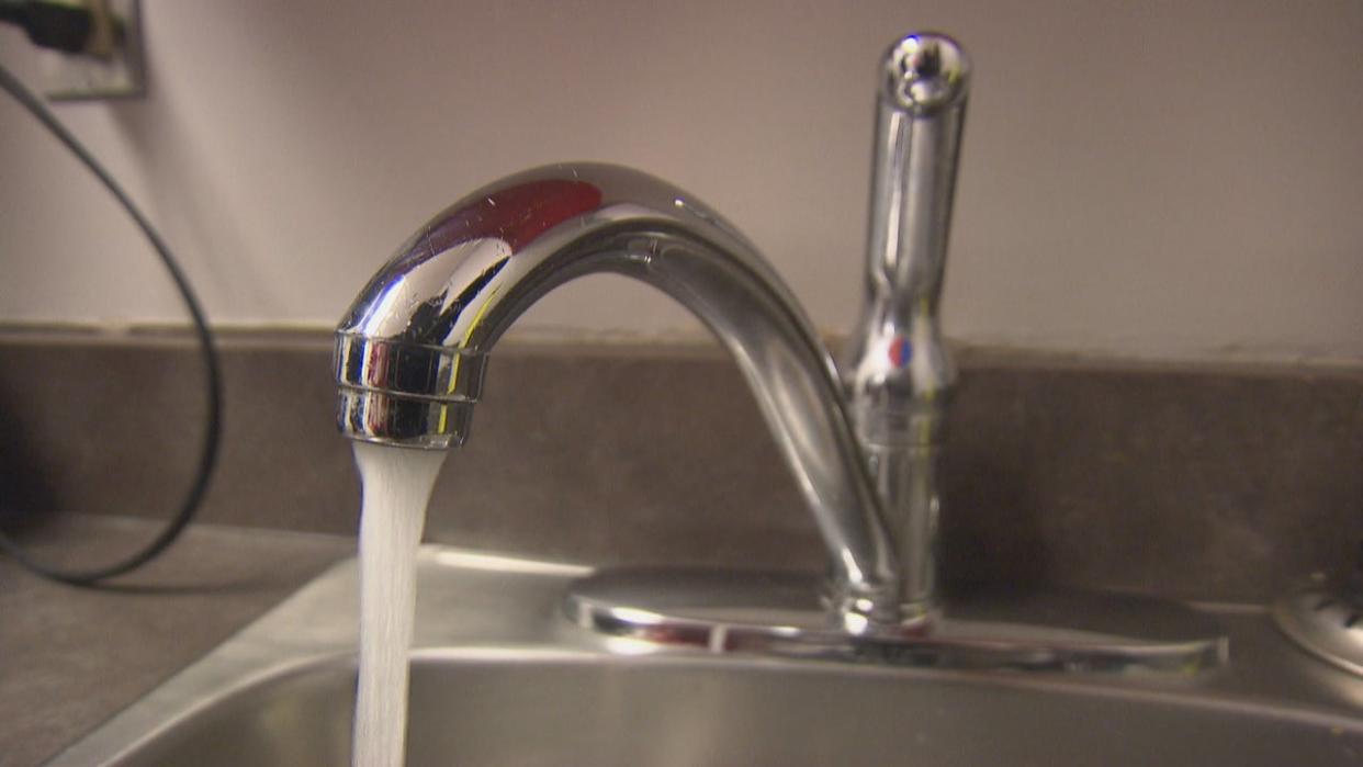 People in Sanirajak, Nunavut, are asked to keep their water at a rolling boil for at least one minute before using it. Total coliform bacteria has been found in the water system, and people could get sick from drinking tap water.  (CBC - image credit)