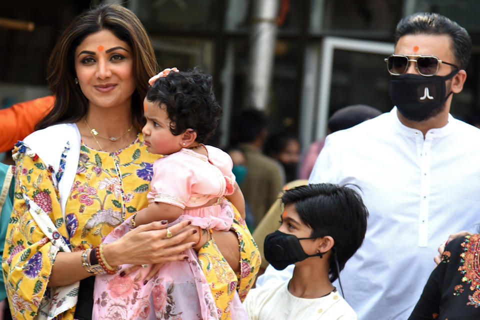 Bollywood actress Shilpa Shetty (L) along with her daughter Samisha (2L), son Viaan and husband Raj Kundra (R) visit the Shree Siddhivinayak Temple in Mumbai on February 15, 2021. (Photo by Sujit Jaiswal / AFP) (Photo by SUJIT JAISWAL/AFP via Getty Images)