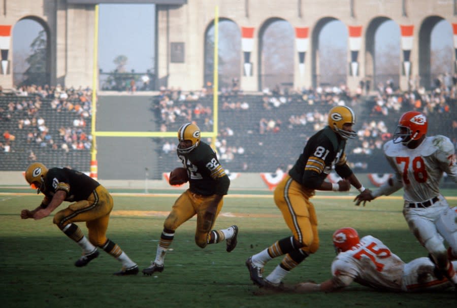 LOS ANGELES, CA – January 15: Elijah Pitts #22 of the Green Bay Packers carries the ball against the Kansas City Chiefs during Super Bowl I January 15, 1967 at the Los Angeles Coliseum in Los Angeles, California. The Packers won the game 35-10. (Photo by Focus on Sport/Getty Images)