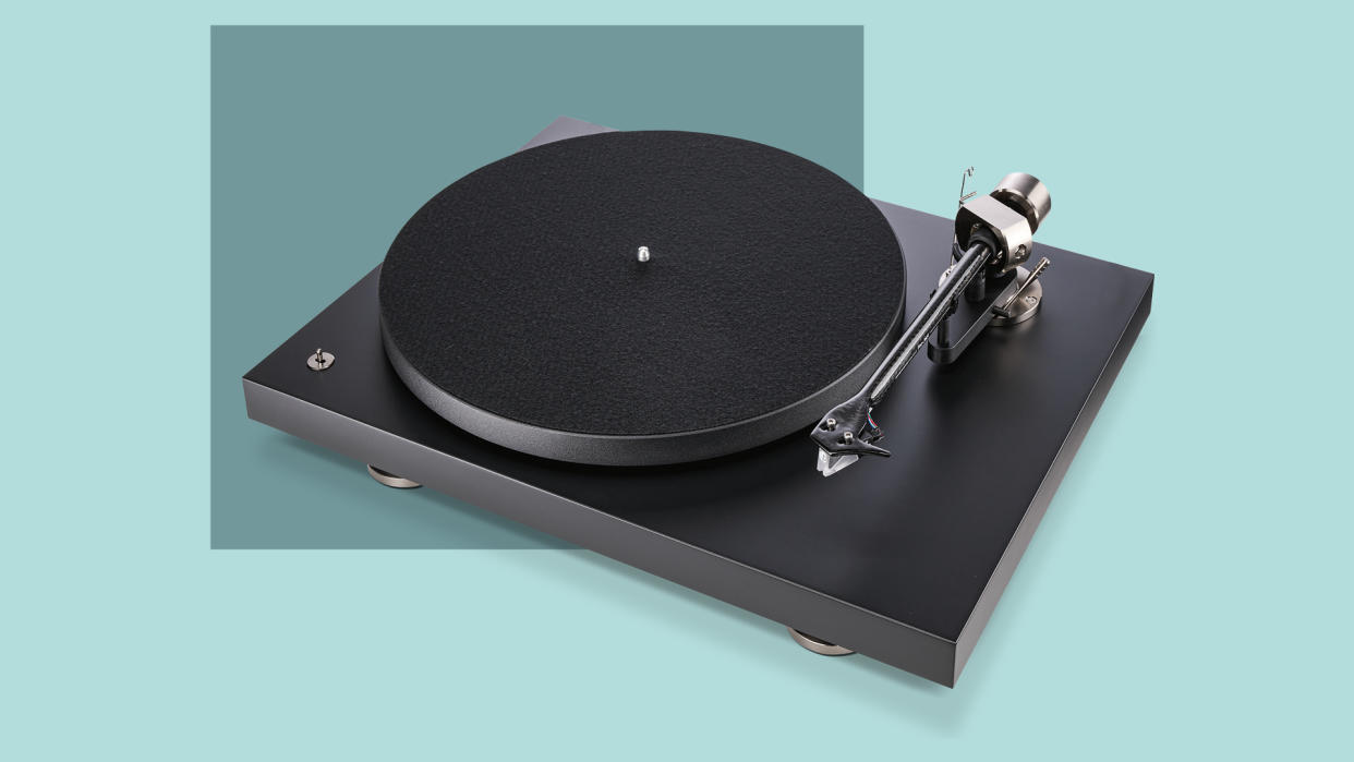  Pro-Ject Debut Pro turntable on a blue background. 