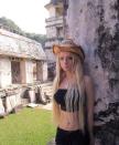 La modelo ucraniana Valeria Lukyanova, nacida en Odessa, y quien se ha convertido en un tema viral en Internet. Tiene un canal en Youtube, llamado Amatue, al igual que una página web en ruso donde expone sus ideas, sus fotos y su música. ¿Qué les parece?