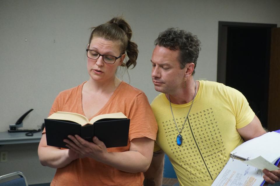 Alyssa Ryan (Sophia), left, and Jamie Harper (Richard) in Stage Right Theatrics’ production of “The Uncanny.”