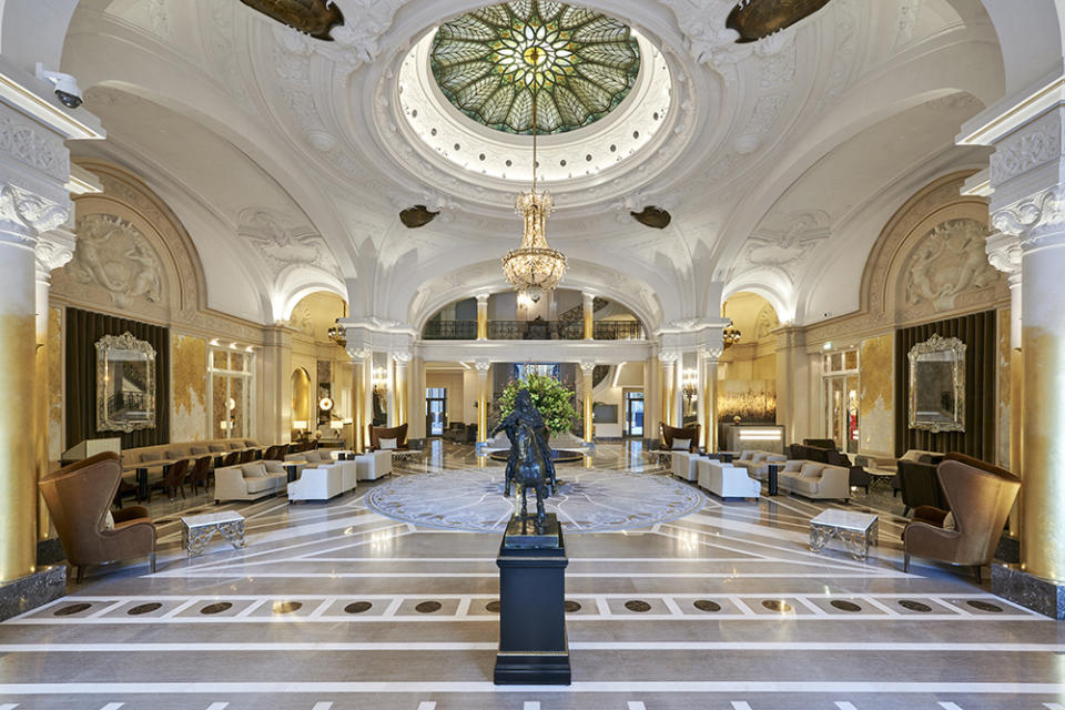 The lobby of Hôtel de Paris 