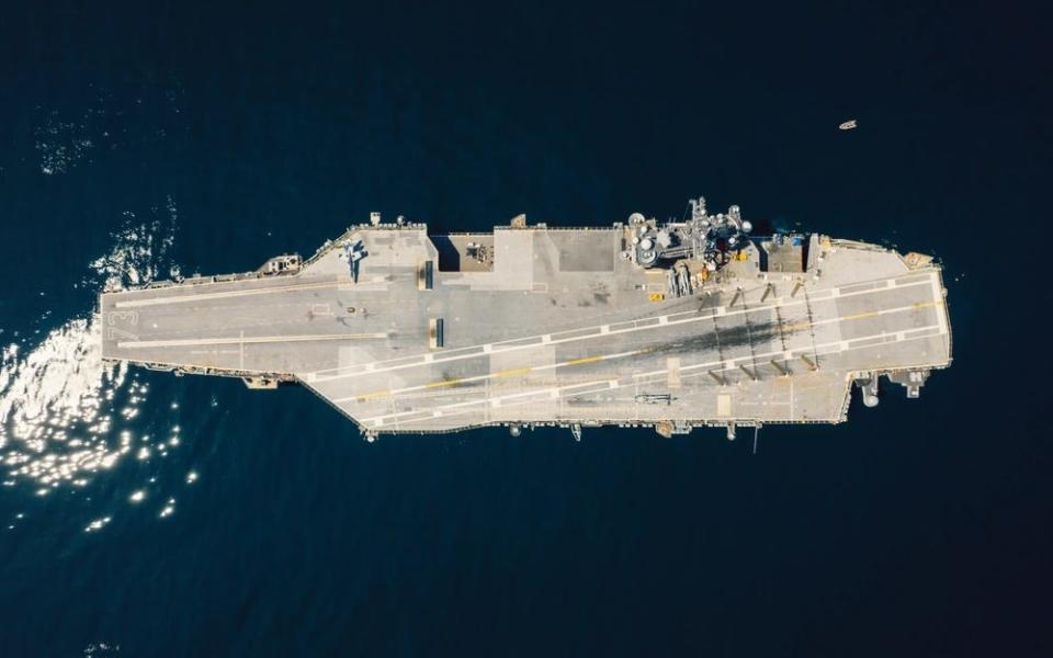 An aerial view of the flight deck of the Nimitz-class aircraft carrier USS George Washington (CVN 73)